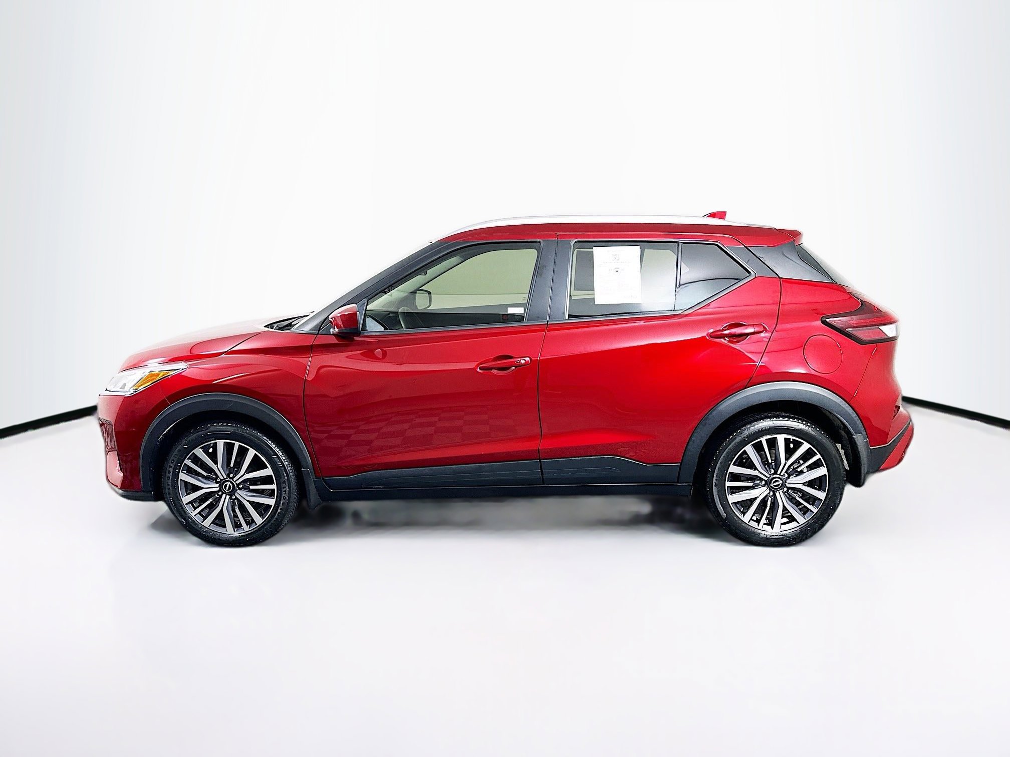 Used 2023 Nissan Kicks SV image 4