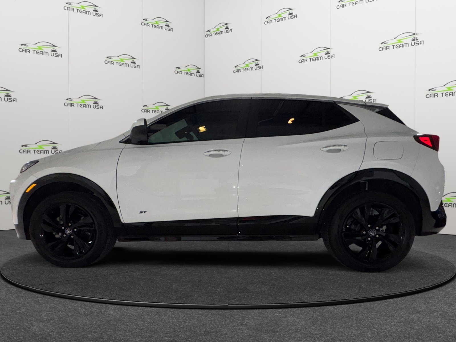 Used 2025 Buick Encore GX Sport Touring w/ Comfort Package image 2