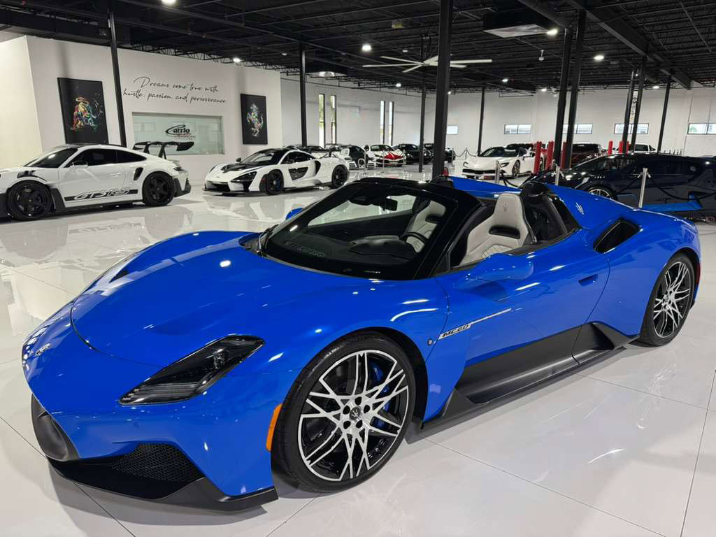 Used 2023 Maserati MC20 Spyder image 3