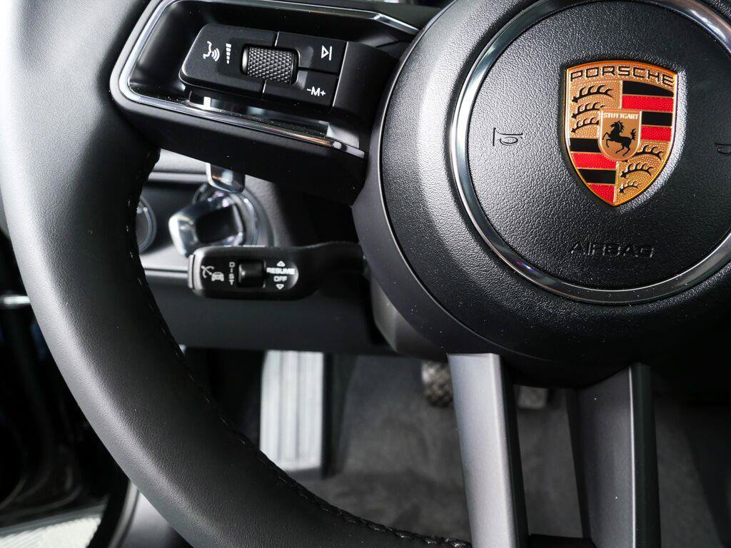Certified 2026 Porsche Macan AWD/4WD image 10