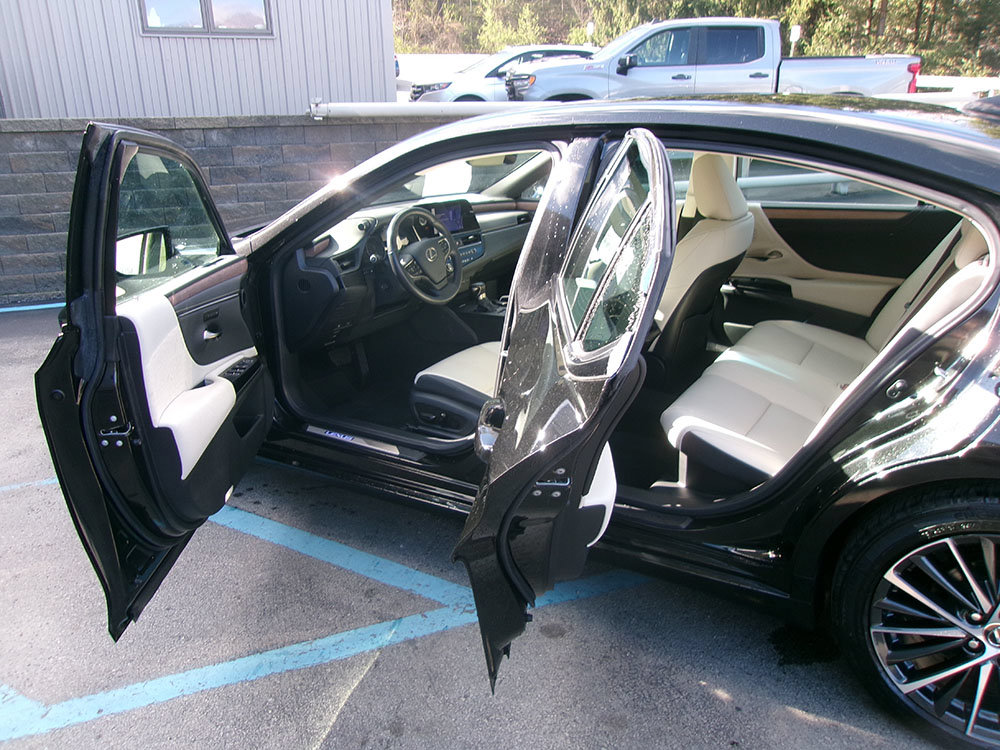 Used 2025 Lexus ES 300h w/ Premium Package FWD image 13