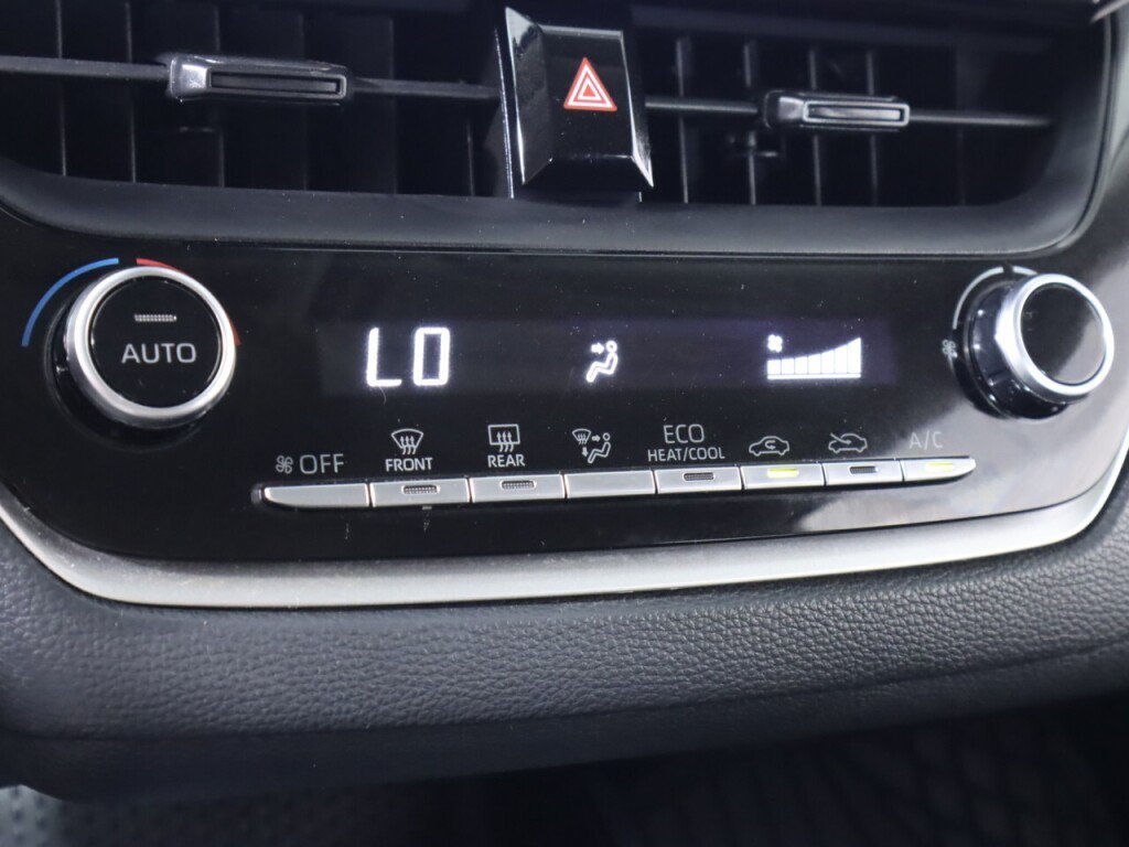 Used 2022 Toyota Corolla LE FWD image 22