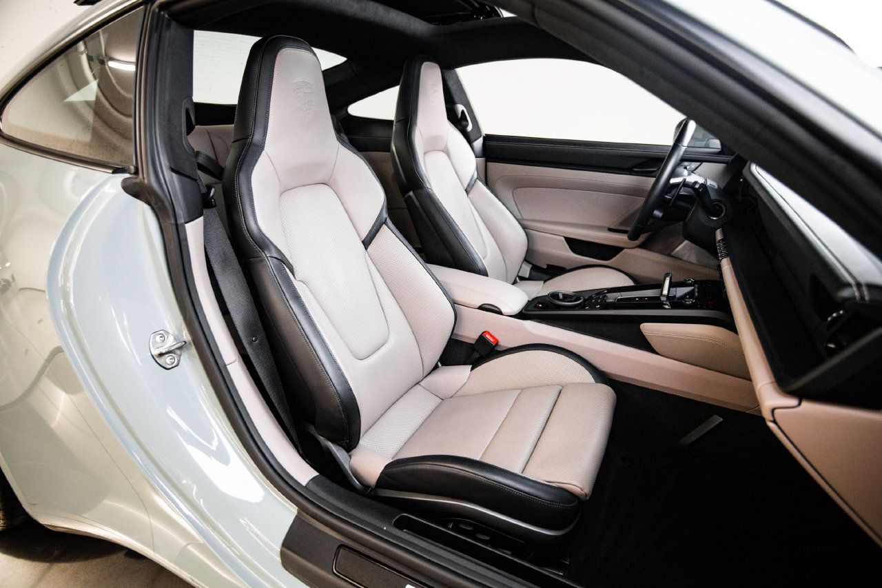 Certified 2025 Porsche 911 Carrera GTS RWD image 29