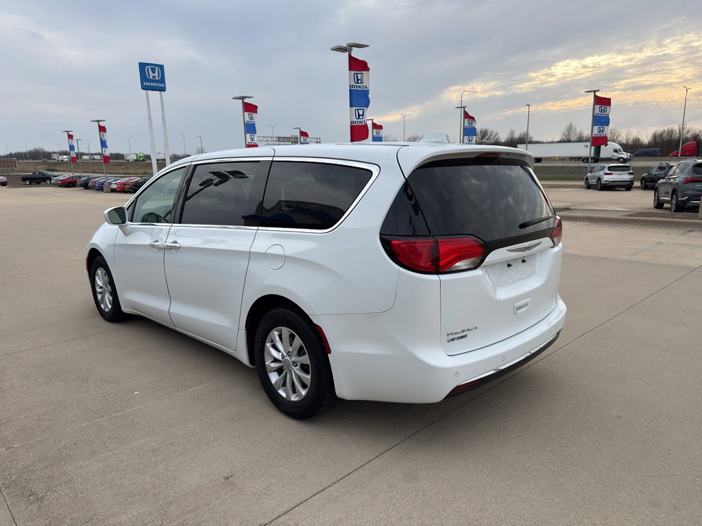 Used 2018 Chrysler Pacifica Touring Plus image 7