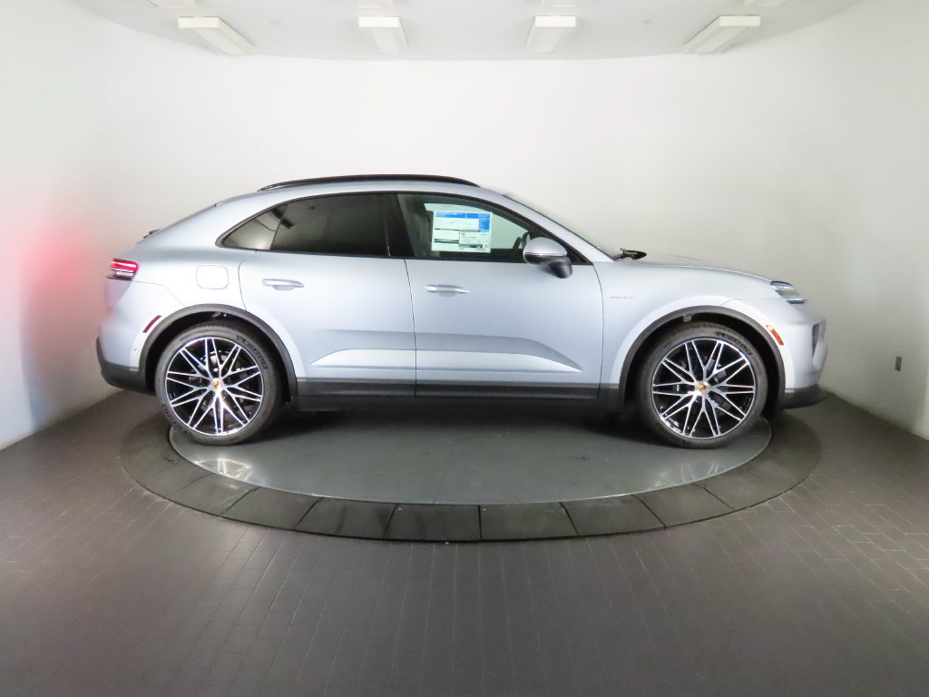 New 2026 Porsche Macan 4 Electric AWD/4WD image 8