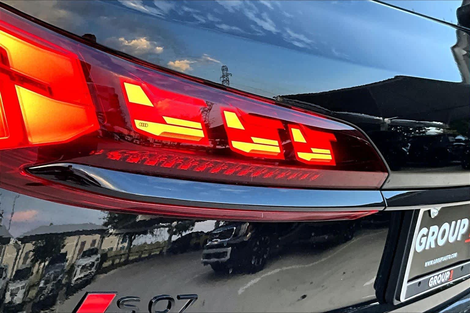 New 2026 Audi SQ7 Prestige AWD/4WD image 14