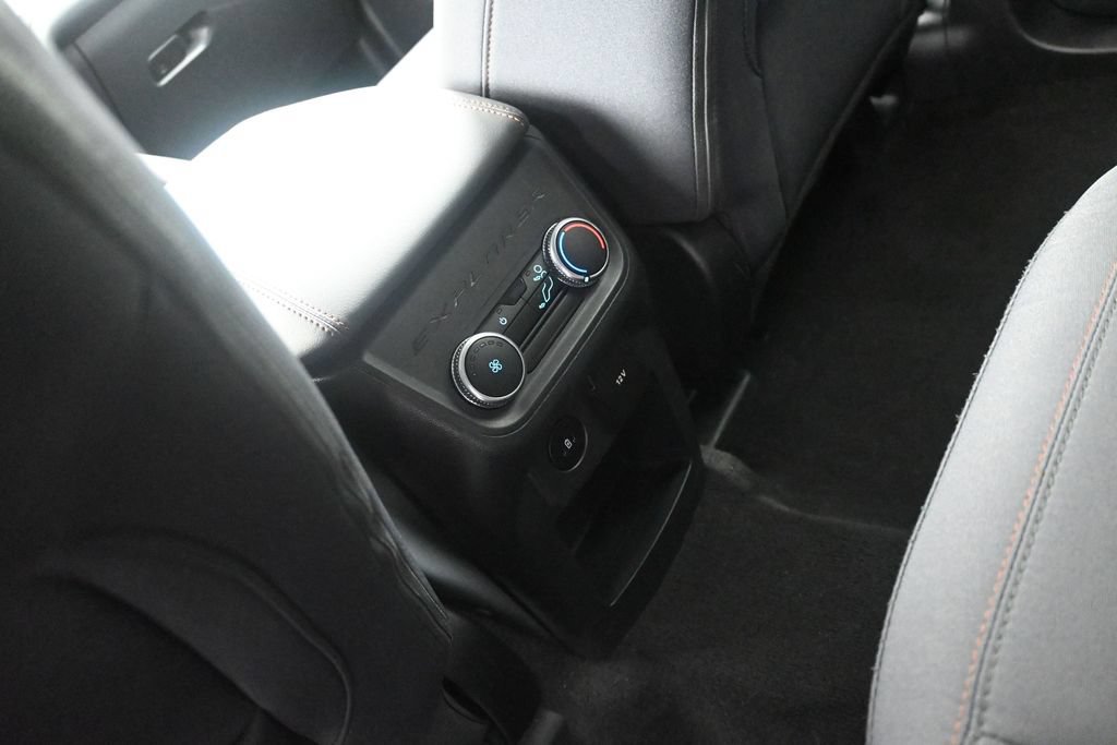 Used 2025 Ford Explorer Active RWD image 17