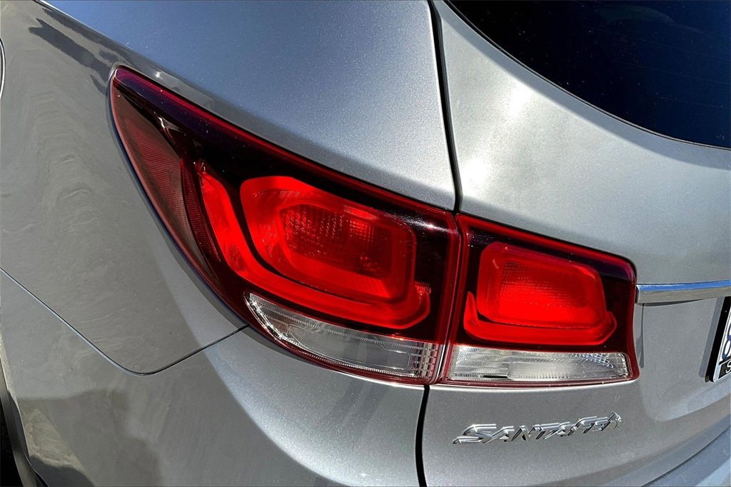 Used 2018 Hyundai Santa Fe SE w/ Cargo Package image 23