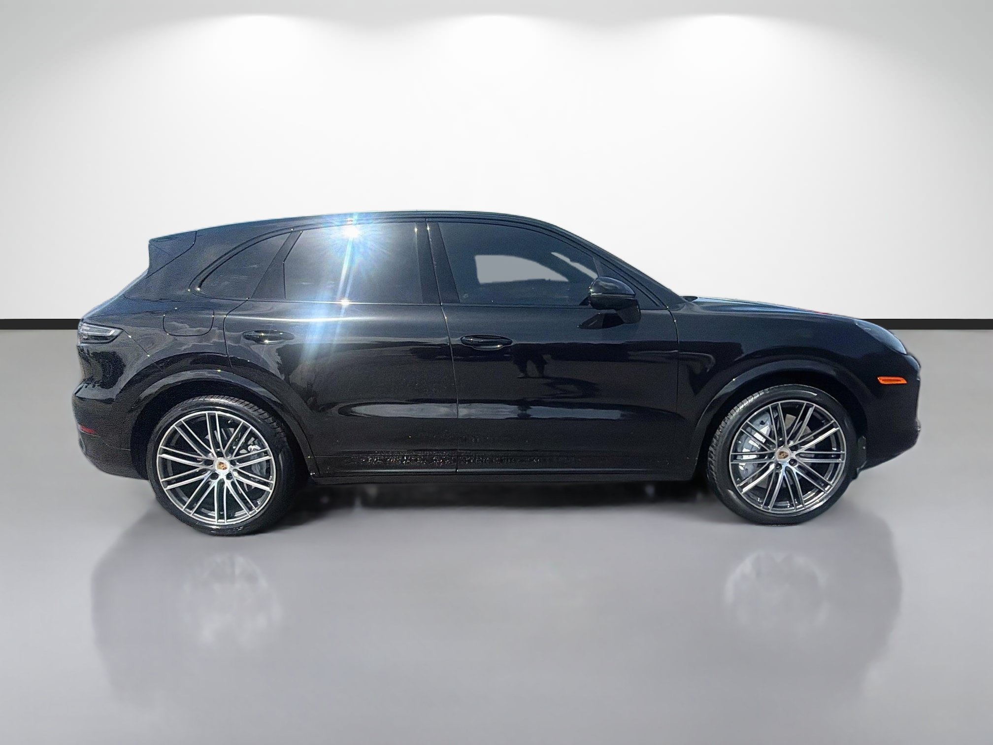 Used 2023 Porsche Cayenne Turbo AWD/4WD image 2