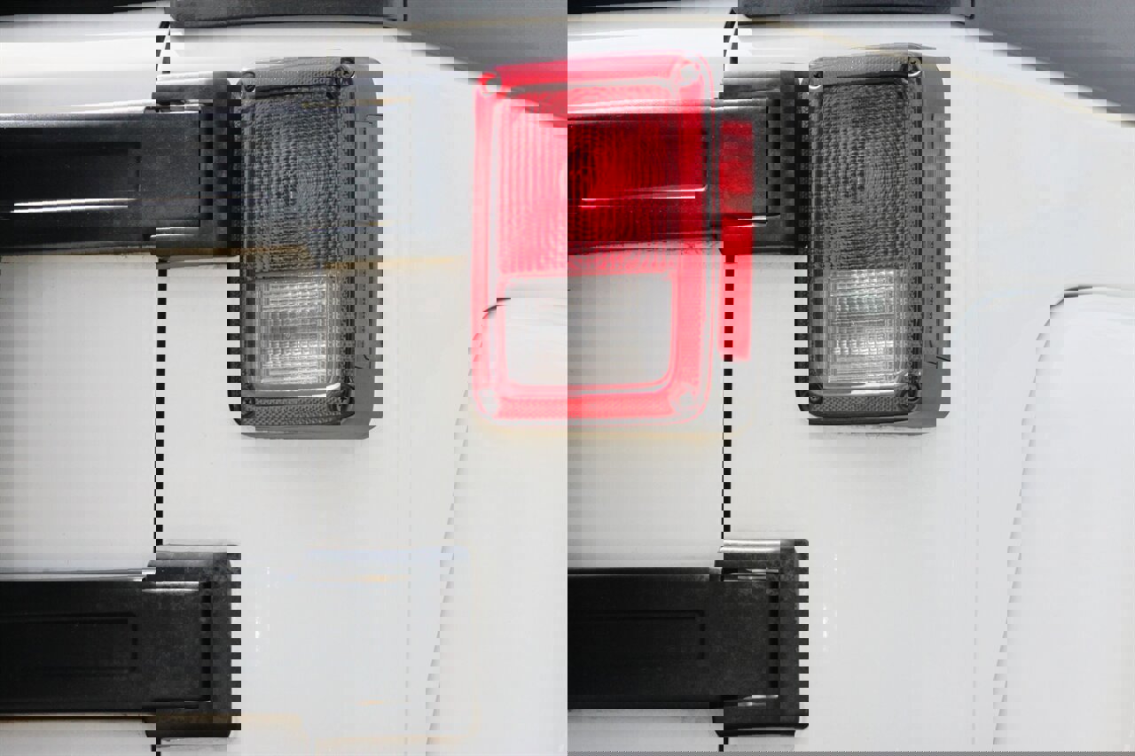 Used 2018 Jeep Wrangler Unlimited Sahara w/ Connectivity Group image 9