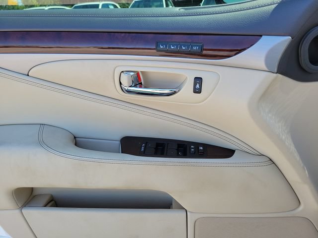 Used 2016 Lexus LS 460 AWD w/ Comfort Package image 19
