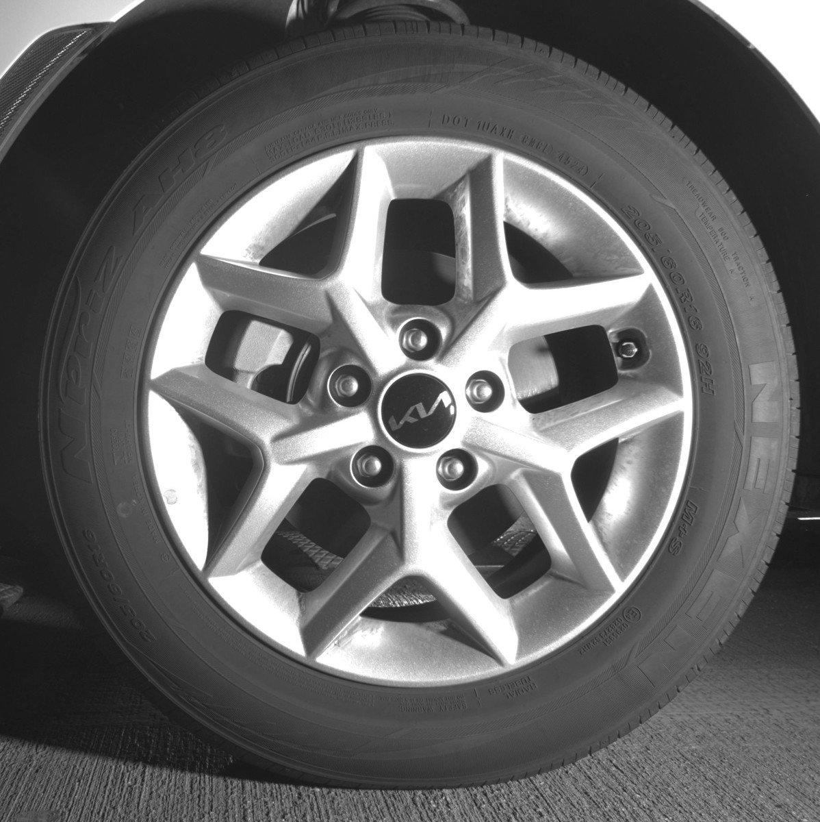 Used 2025 Kia Soul LX w/ LX Technology Package FWD image 12