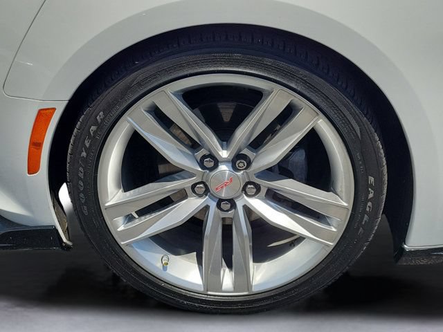 Used 2016 Chevrolet Camaro LT RWD image 8