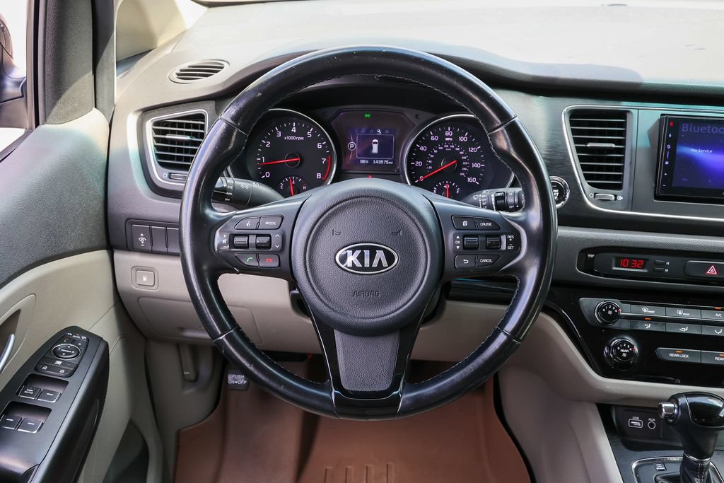 Used 2016 Kia Sedona LX w/ LX Essentials Premium Package FWD image 8