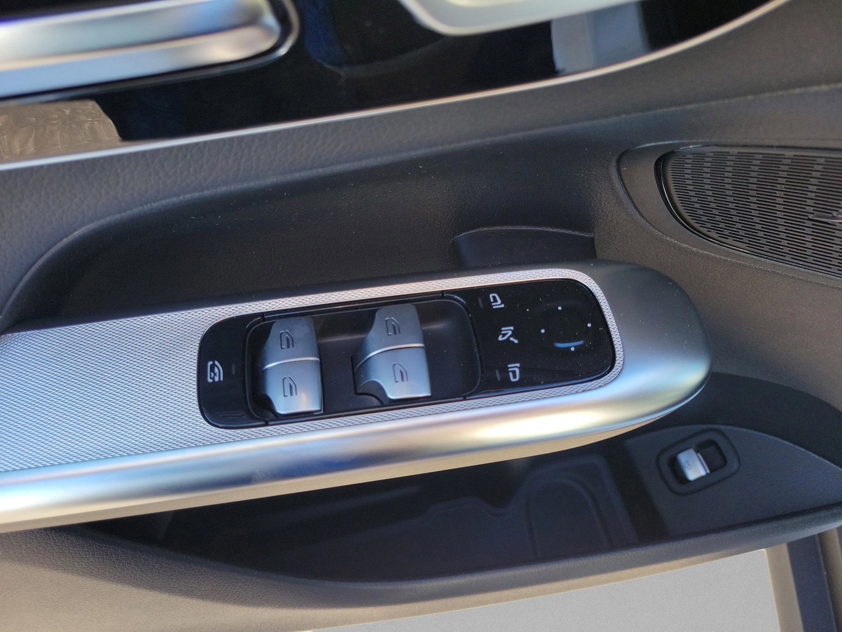 Certified 2026 Mercedes-Benz GLC 300 image 17