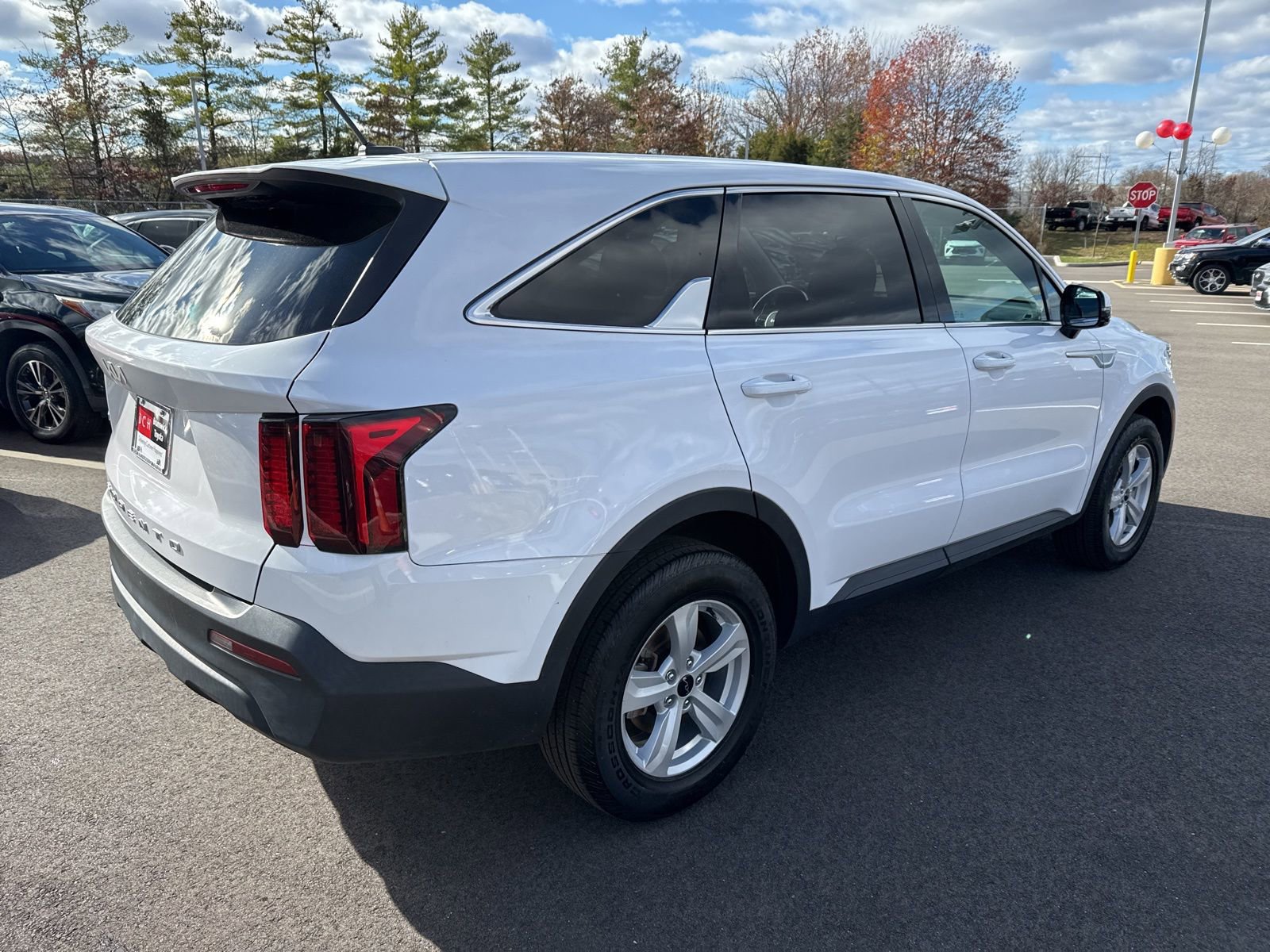 Used 2022 Kia Sorento LX image 5