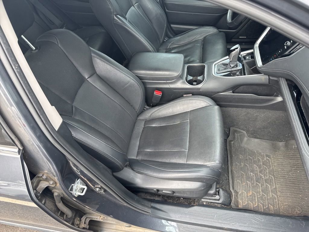 Used 2023 Subaru Outback Touring AWD/4WD image 5