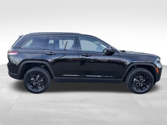 New 2026 Jeep Grand Cherokee Laredo image 8