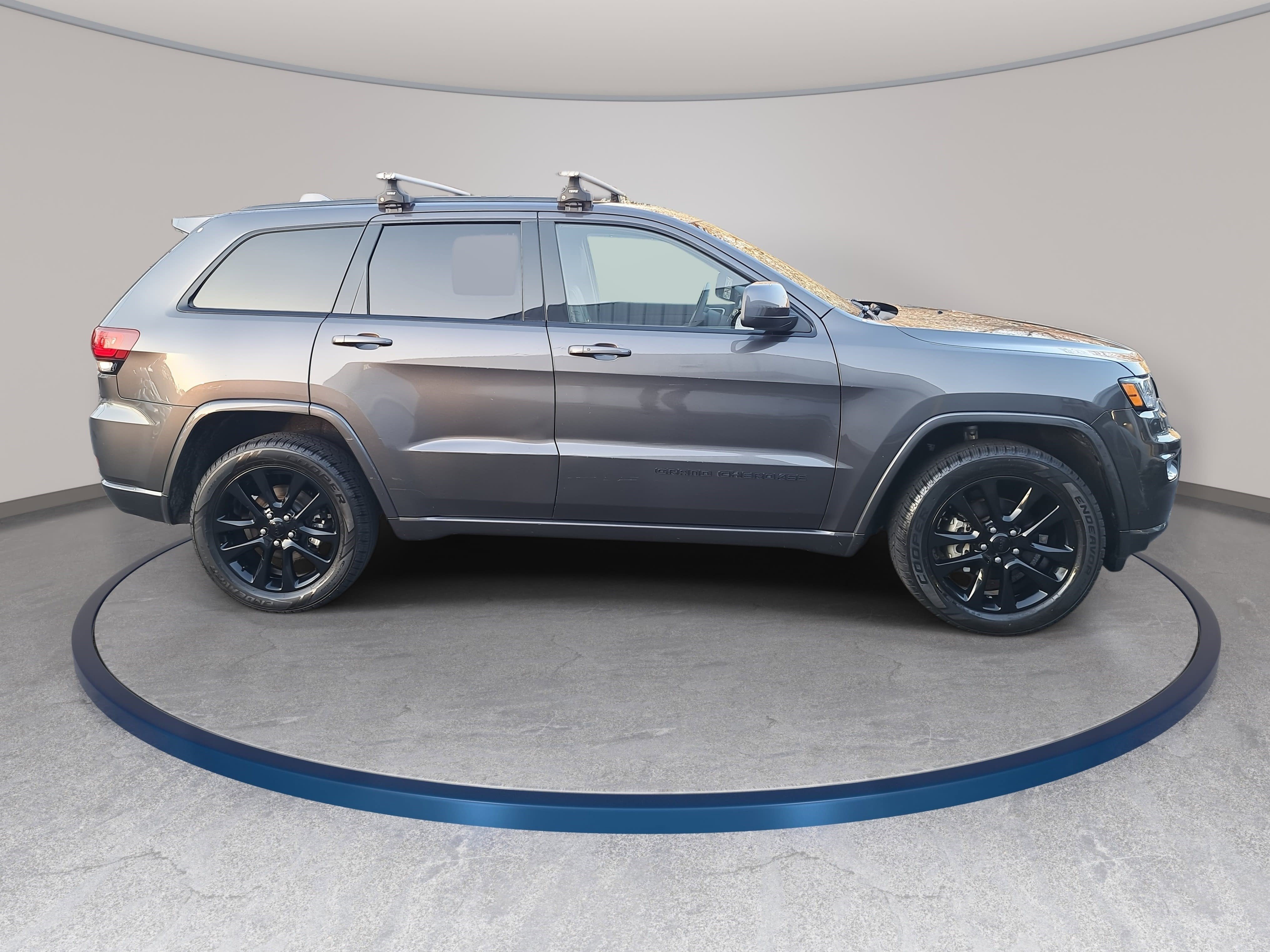 Used 2019 Jeep Grand Cherokee Altitude image 4