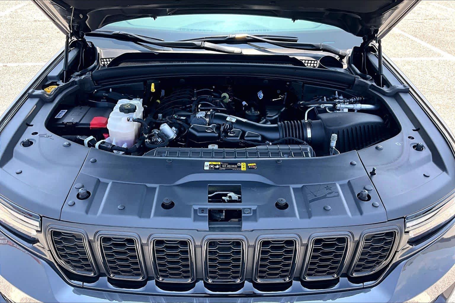 Used 2023 Jeep Grand Cherokee Altitude AWD/4WD image 32