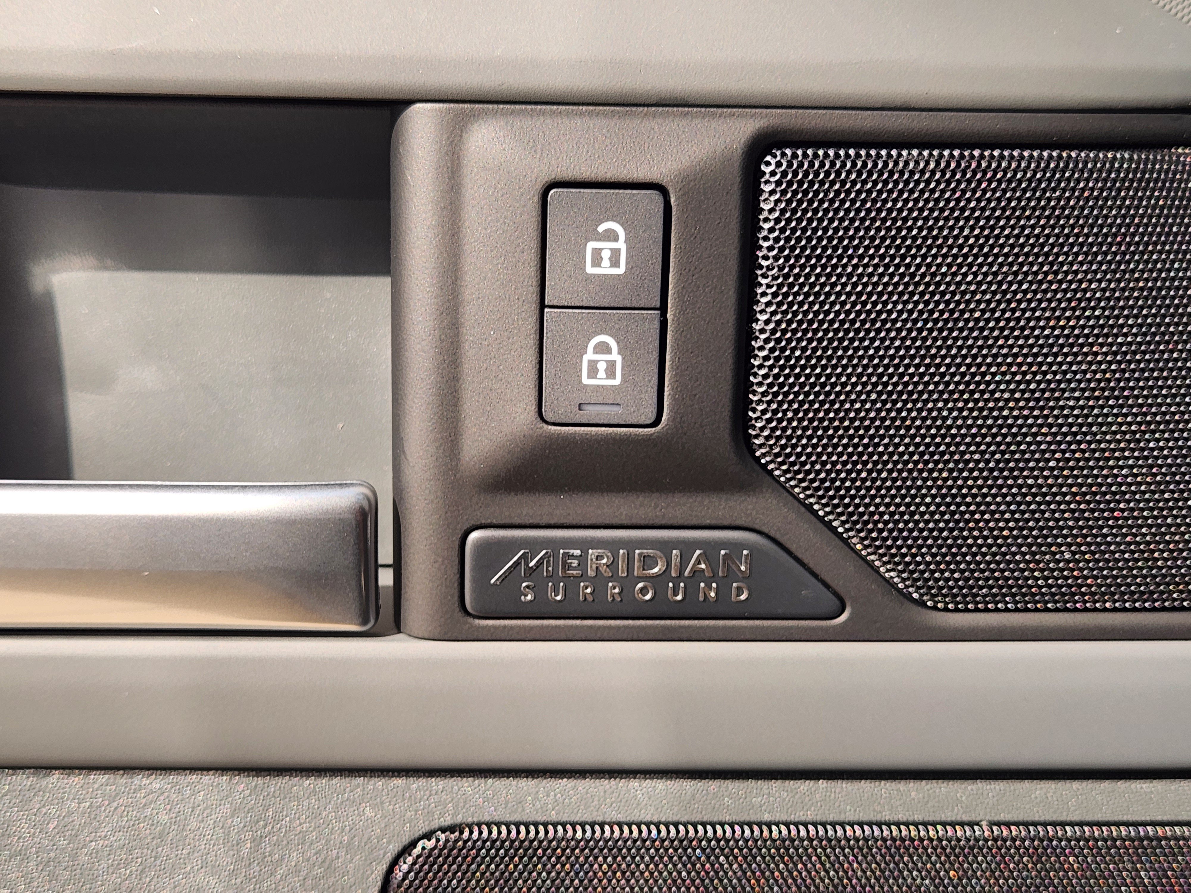 New 2026 Land Rover Defender 110 X-Dynamic SE AWD/4WD image 22