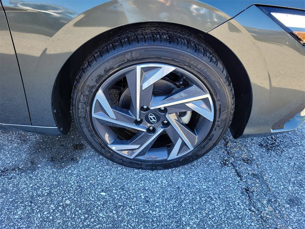 Certified 2025 Hyundai Elantra Sport image 6