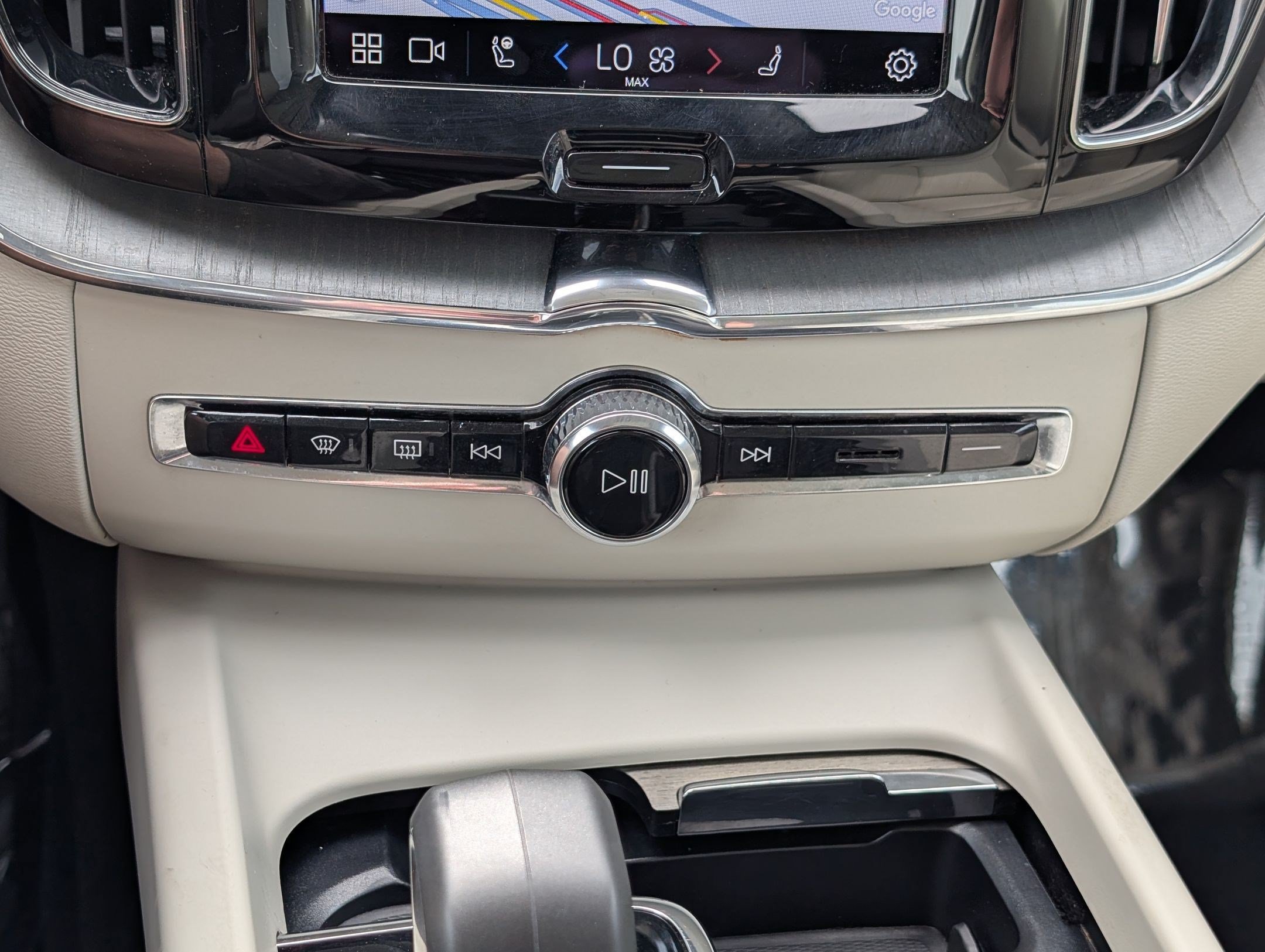 Used 2023 Volvo XC60 B5 Plus AWD/4WD image 24