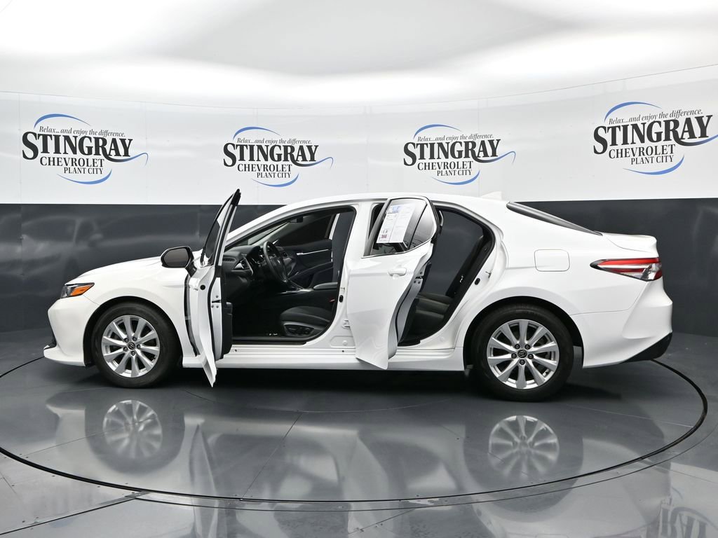 Used 2020 Toyota Camry LE image 28