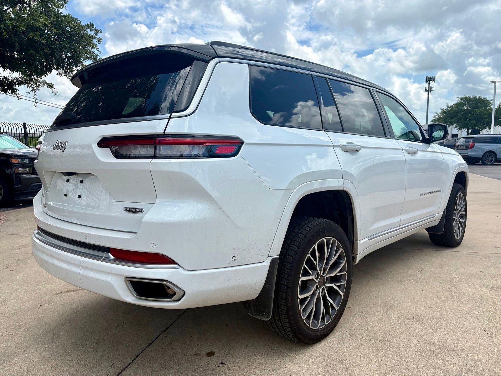 Used 2025 Jeep Grand Cherokee L Summit AWD/4WD image 5