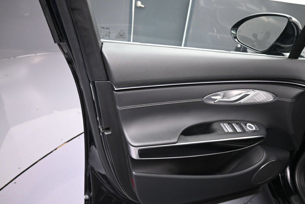 Used 2025 Genesis GV70 2.5T AWD/4WD image 12