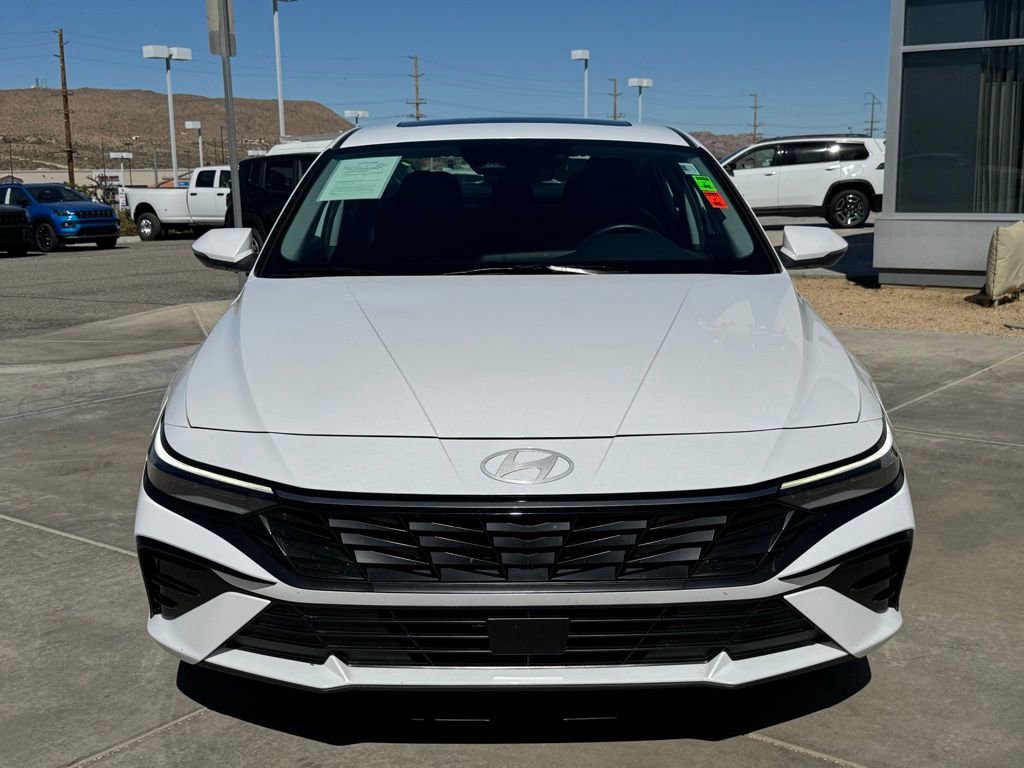Used 2025 Hyundai Elantra Limited image 2