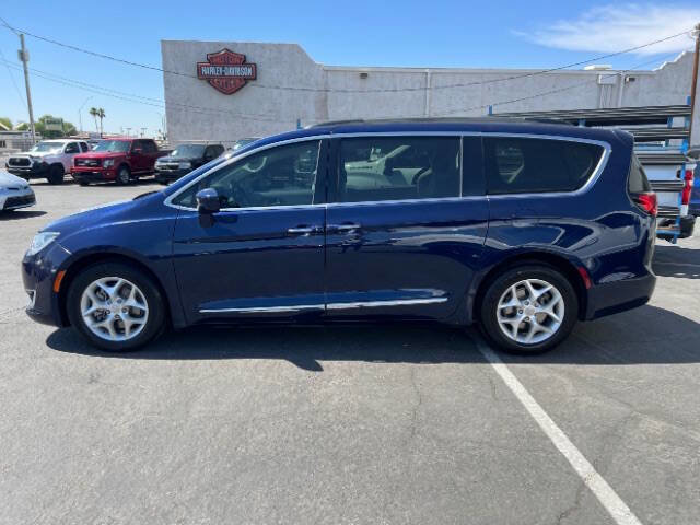 Used 2017 Chrysler Pacifica Touring-L w/ Tire & Wheel Group image 7