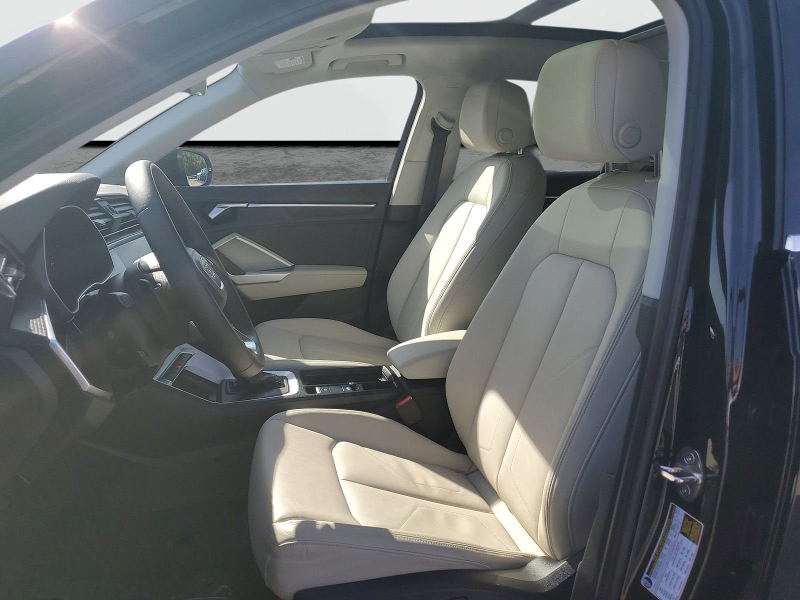 Used 2025 Audi Q3 2.0T Premium w/ Convenience Package image 19