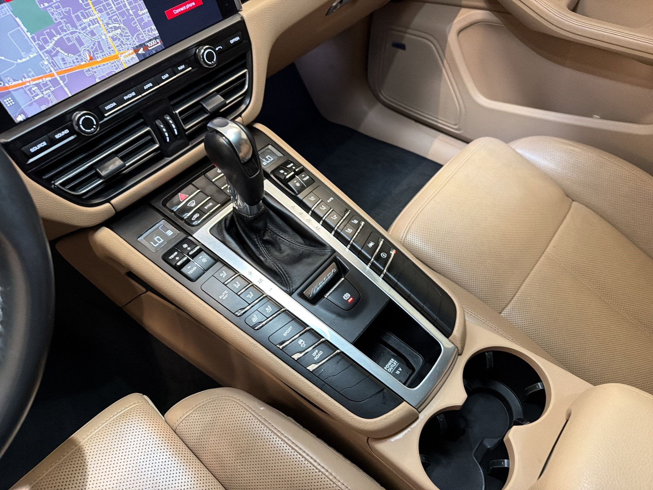 Used 2021 Porsche Macan image 16