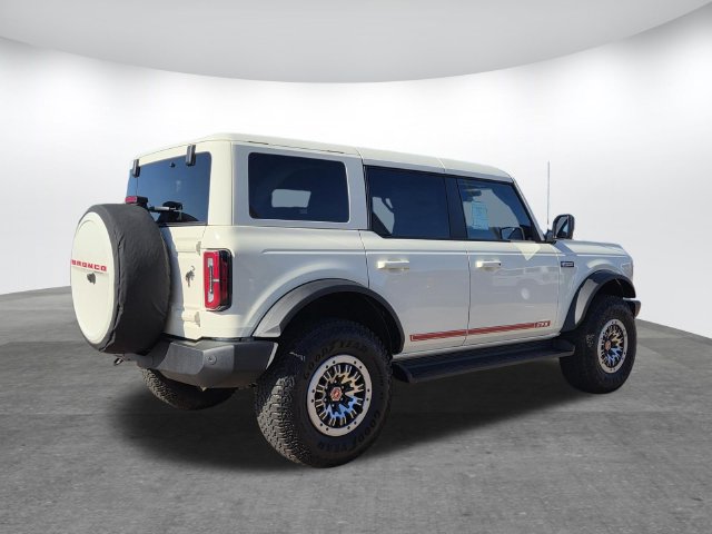 New 2026 Ford Bronco Outer Banks w/ Sasquatch Package AWD/4WD image 2