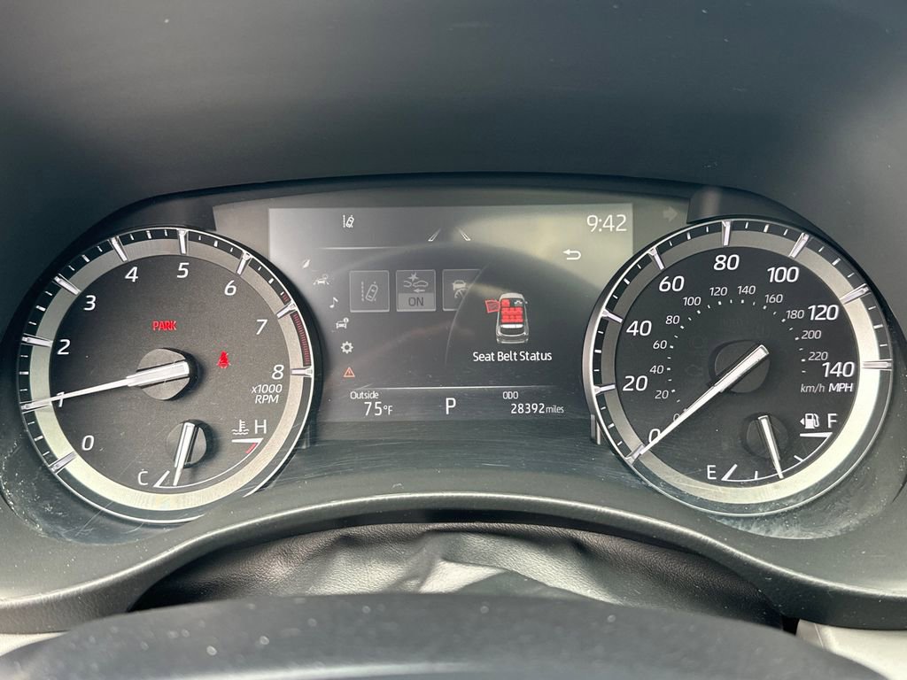 Used 2021 Toyota Highlander XLE image 28