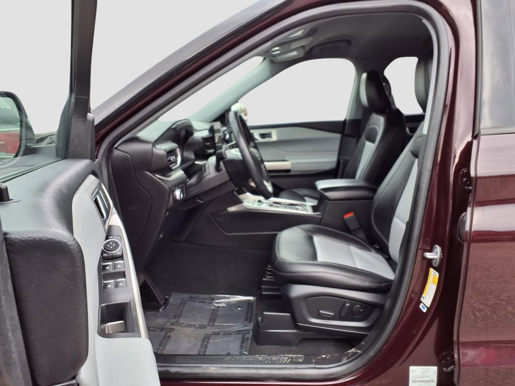 Used 2022 Ford Explorer XLT w/ Equipment Group 202A image 31