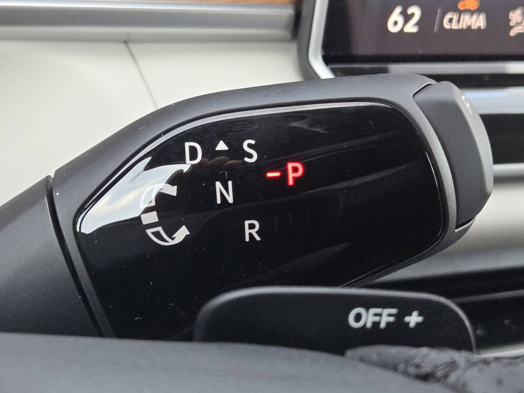 New 2026 Volkswagen Tiguan SEL R-Line image 18