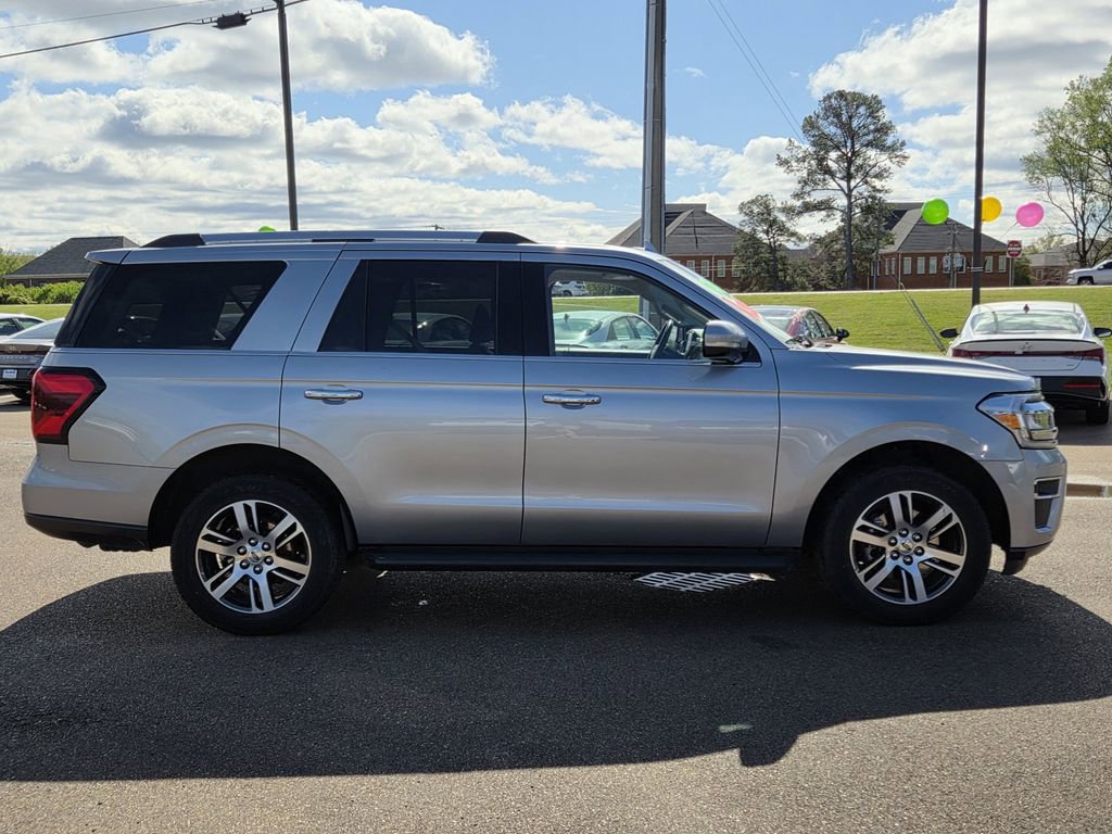 Used 2024 Ford Expedition Limited image 3