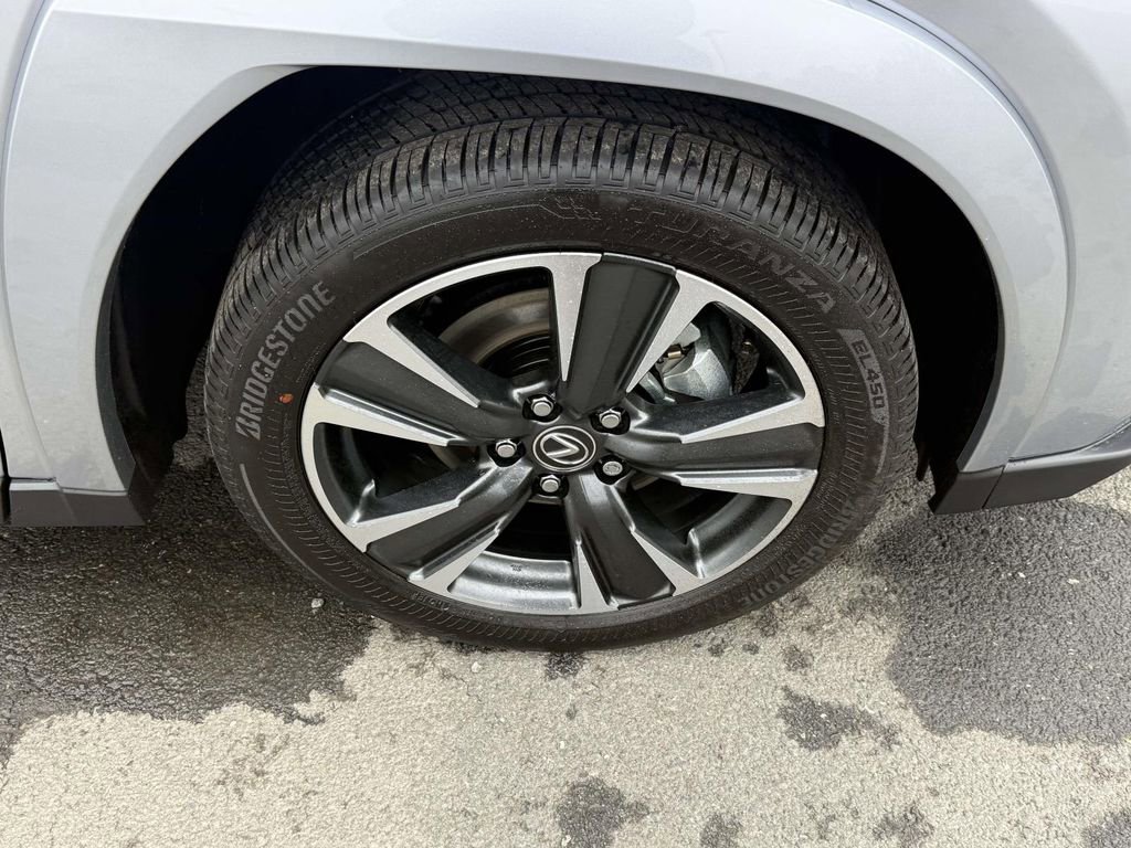 Used 2026 Lexus UX 300h AWD w/ Accessory Package (Z2) image 7
