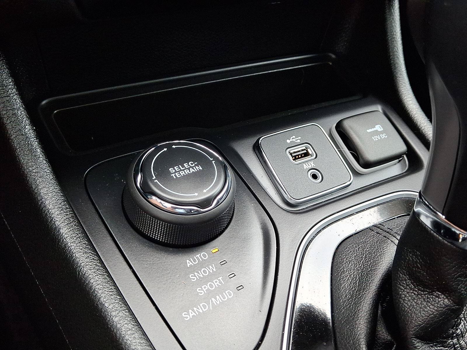 Used 2019 Jeep Cherokee Limited AWD/4WD image 24