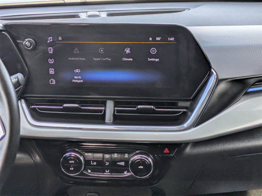 Used 2025 Chevrolet Trax LT w/ LT Convenience Package image 19