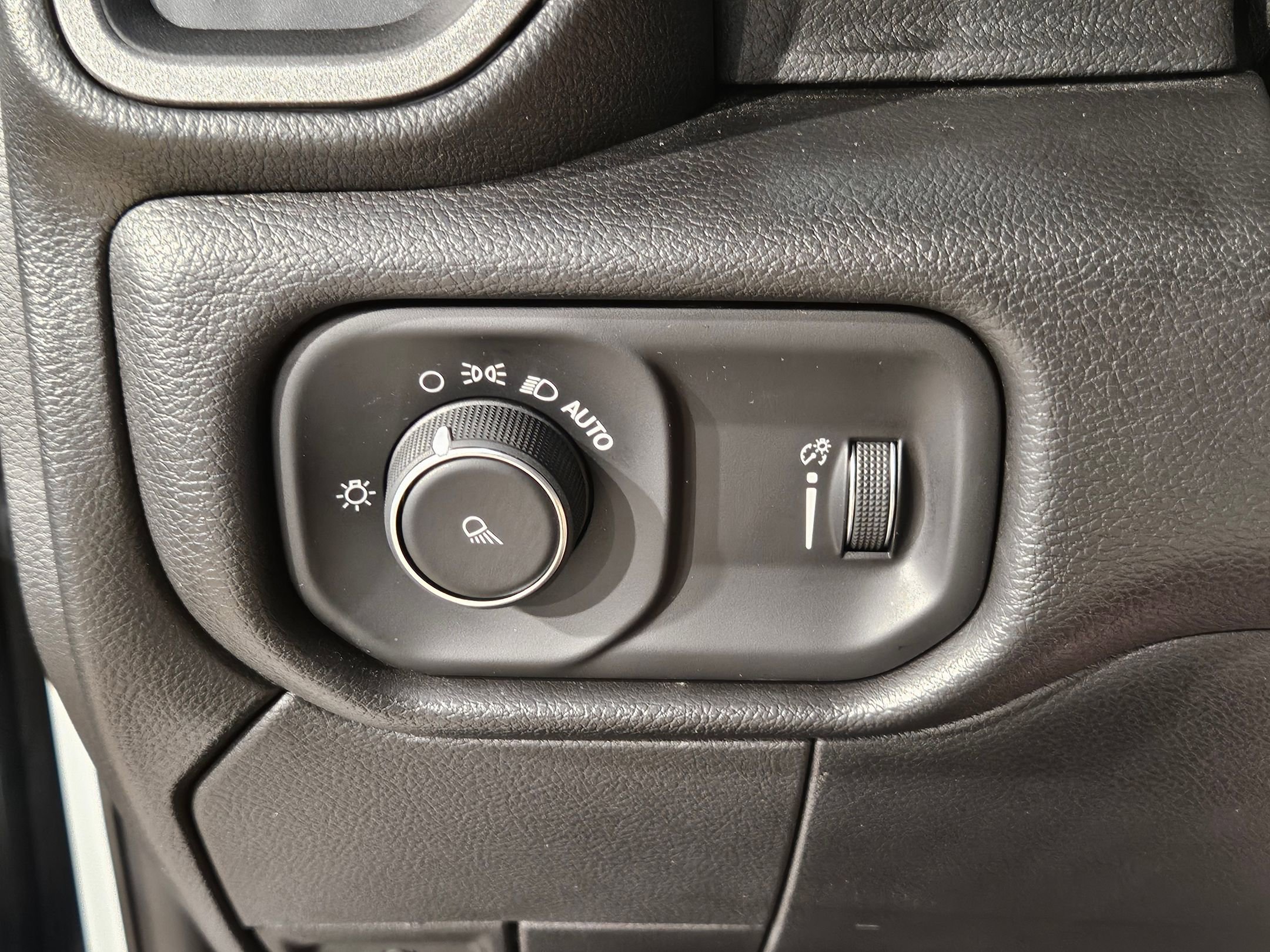 Used 2024 RAM 2500 Tradesman w/ Chrome Appearance Group image 25