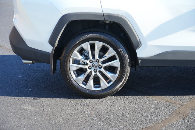 Used 2025 Toyota RAV4 XLE Premium w/ Weather Package FWD image 10