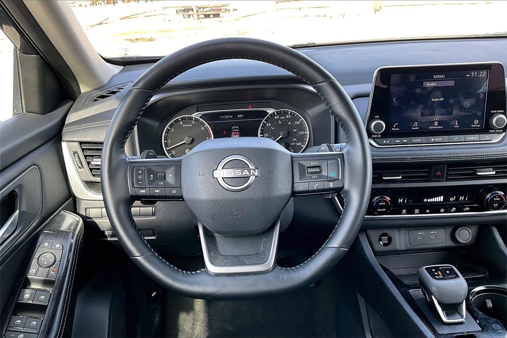 Used 2025 Nissan Rogue SV image 5