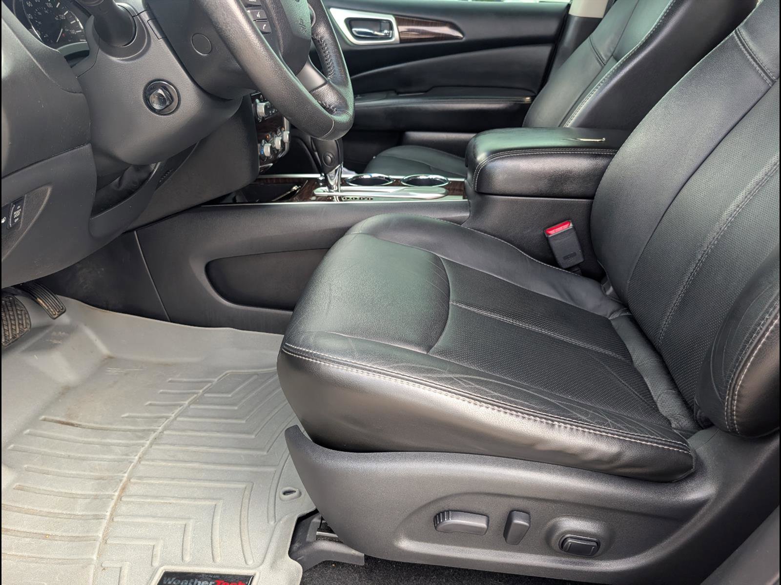 Used 2014 Nissan Pathfinder Platinum w/ Platinum Premium Package FWD image 11
