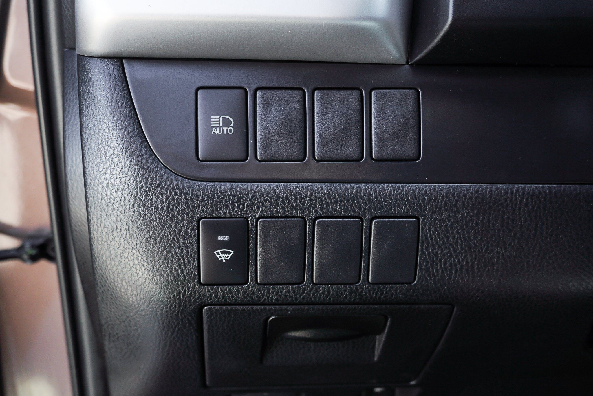 Used 2019 Toyota Highlander LE AWD/4WD image 18