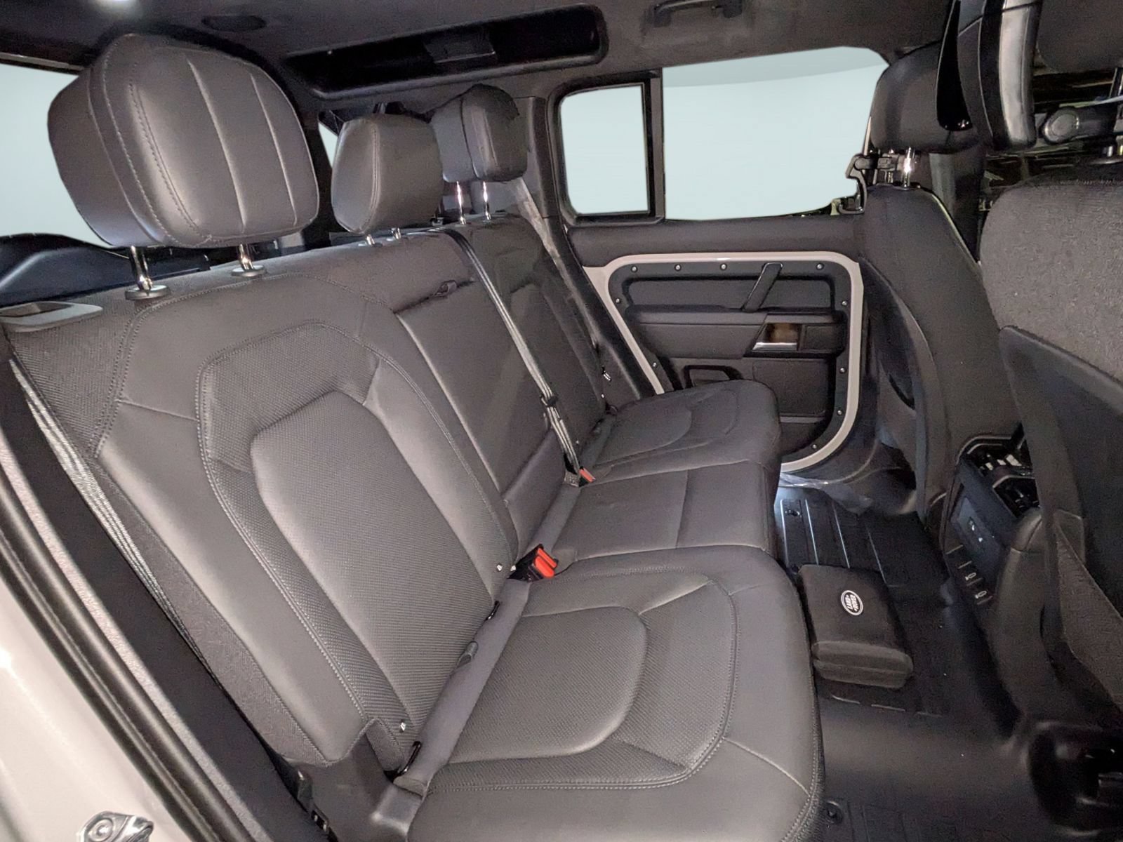 New 2026 Land Rover Defender 110 X AWD/4WD image 29