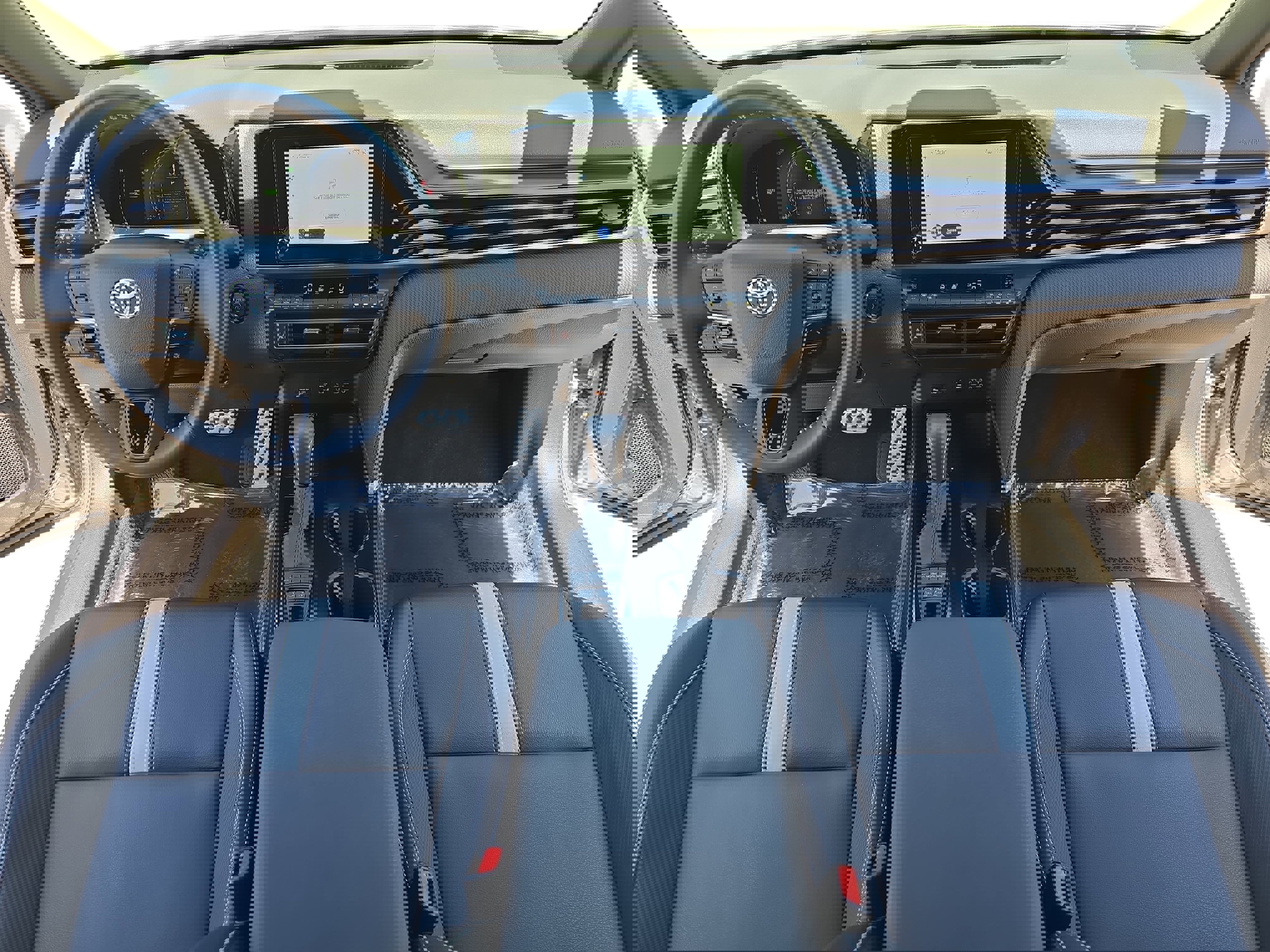 Used 2025 Toyota Camry SE FWD image 9