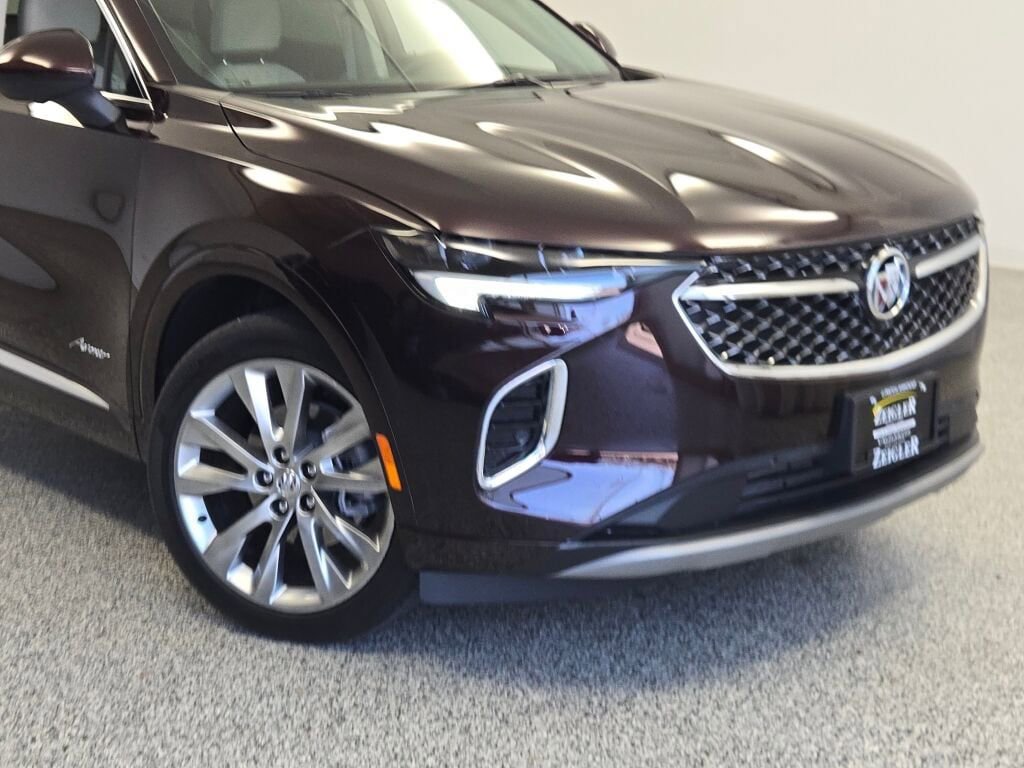 Used 2023 Buick Envision Avenir image 2